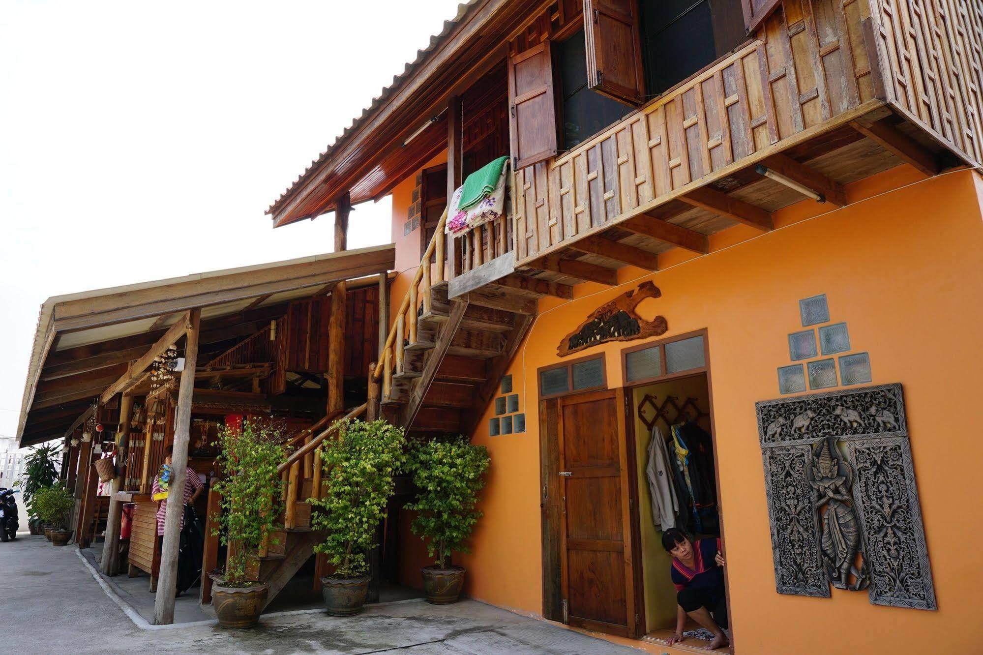 J&J Guesthouse Sukhothai Exterior foto