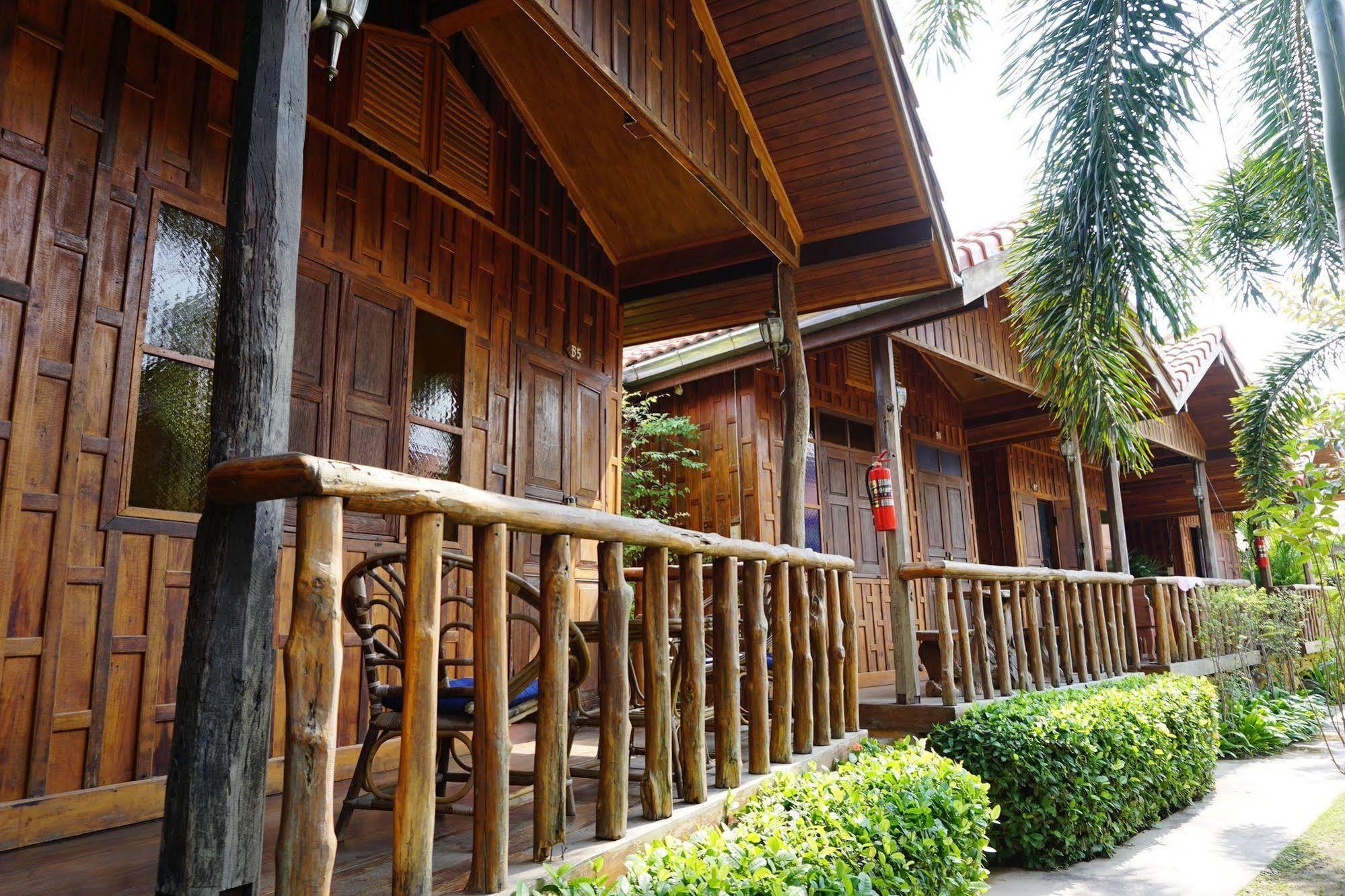 J&J Guesthouse Sukhothai Exterior foto