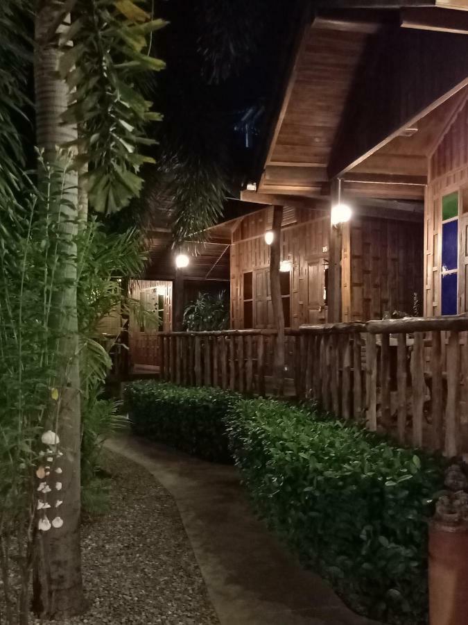 J&J Guesthouse Sukhothai Exterior foto