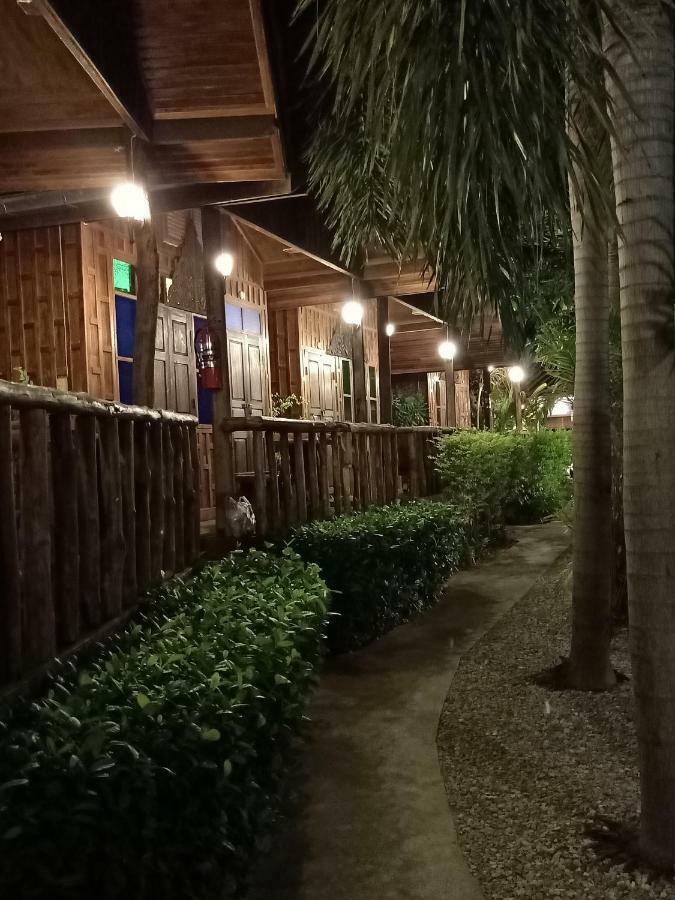 J&J Guesthouse Sukhothai Exterior foto